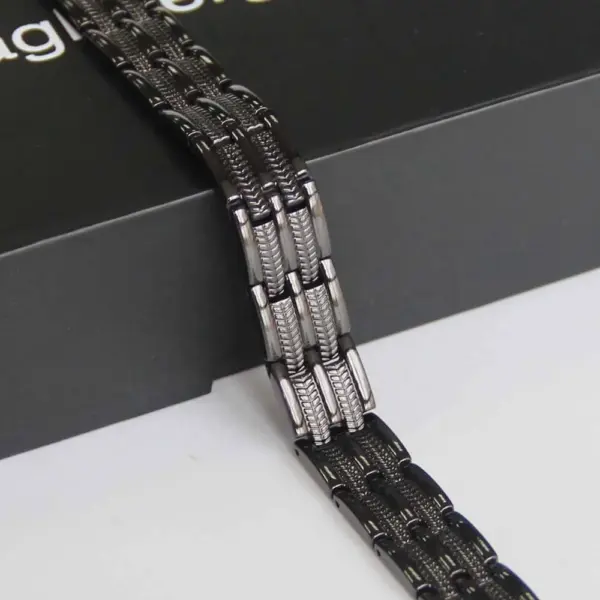 Bracelet Magnétique en Cuivre Noir Mat – Design Maillons Industriels